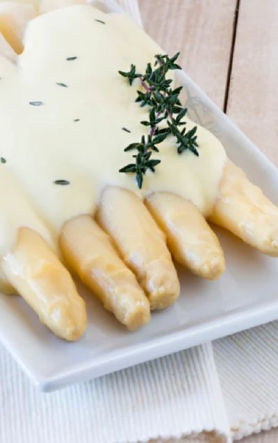 plato de espárragos